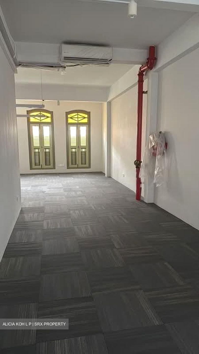 Club Street (D1), Office #575683121